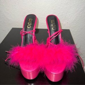 Beautiful hot pink heels platform. Super comfy